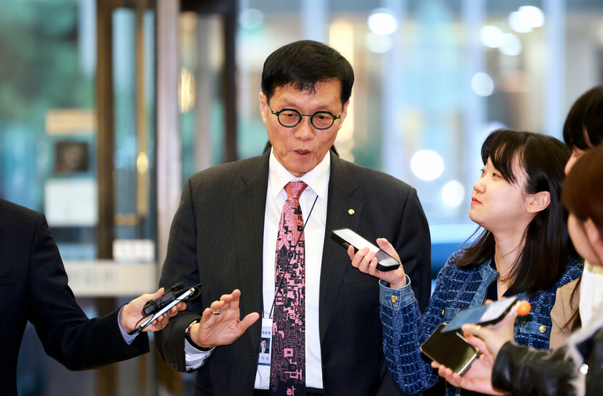 이창용 한국은행 총재가 은행장 간담회에 참석하기 위해 23일 서울 중구 은행회관으로 들어서고 있다./사진제공=뉴스1