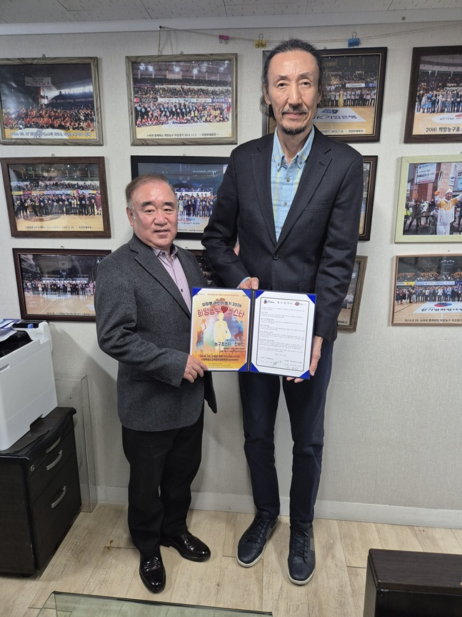 한국연예인스포츠협회 박정철(왼쪽) 회장과 한기범희망나눔 한기범 회장. /사진=한국연예인스포츠협회 제공