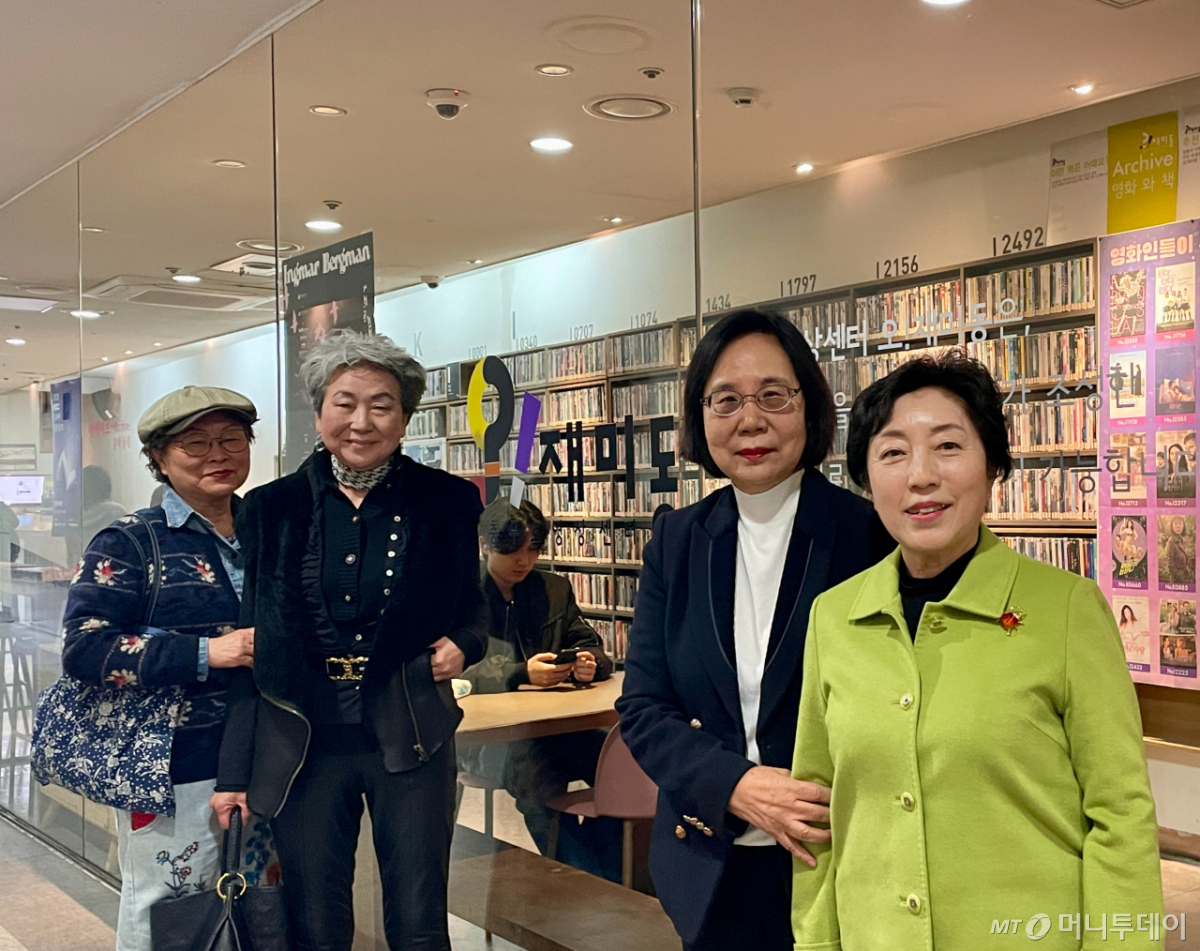지난 25일 오!재미동에서 만난 '숙명여고 60기 시네필 모임' 소속 김형희씨(73), 박온실씨(72), 조복례씨(73), 김신덕씨(73)./사진=이현수 기자.