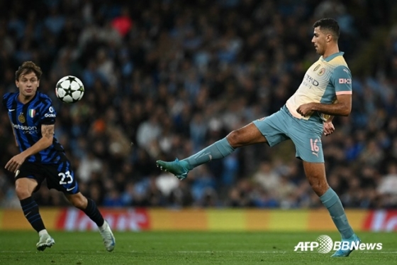 로드리(오른쪽)의 경기 모습. /AFPBBNews=뉴스1