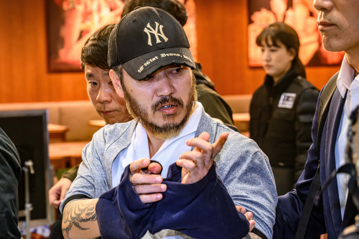 필리핀에서 복역 중이던 '마약왕' 박왕열이 지난 25일 오전 인천국제공항 제2터미널을 통해 국내로 송환되고 있다. /사진=뉴스1 