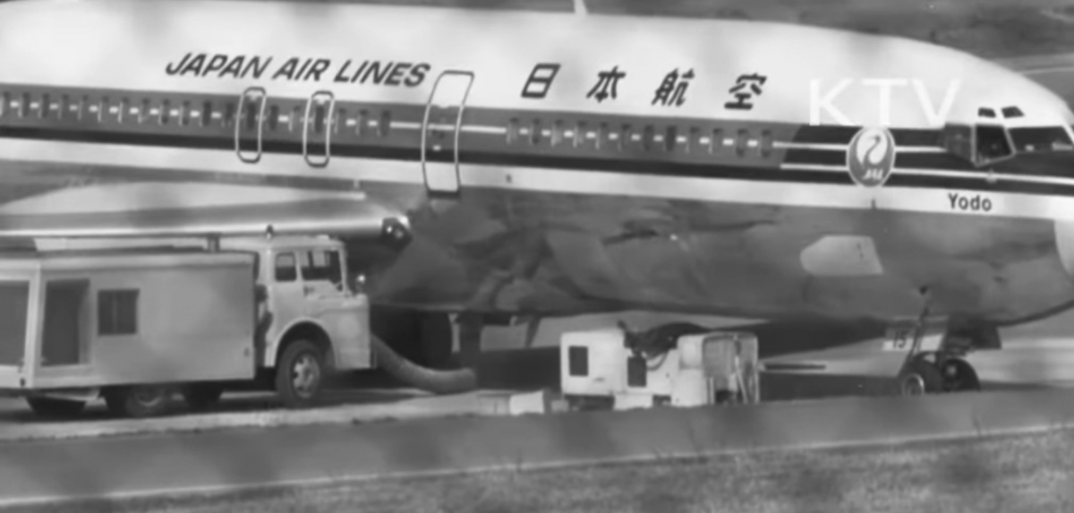 1970년 3월 31일. 승객 등 129명을 태운 일본항공(JAL) 여객기가 괴한들에게 납치됐다./사진=유튜브 채널 'KTV 아카이브' 영상