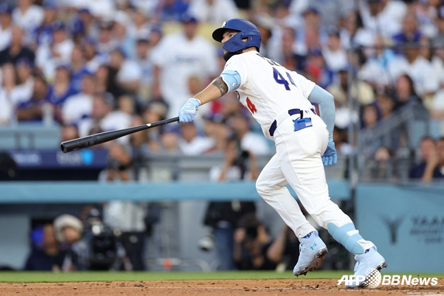 역전 스리런 홈런을 날리는 앤디 파헤스. /AFPBBNews=뉴스1