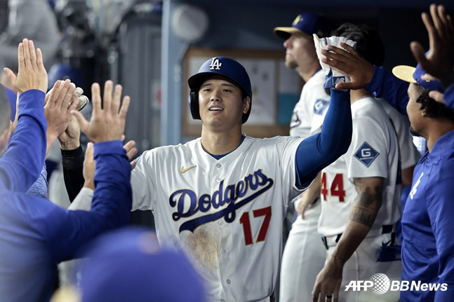 득점한 뒤 기뻐하는 오타니. /AFPBBNews=뉴스1