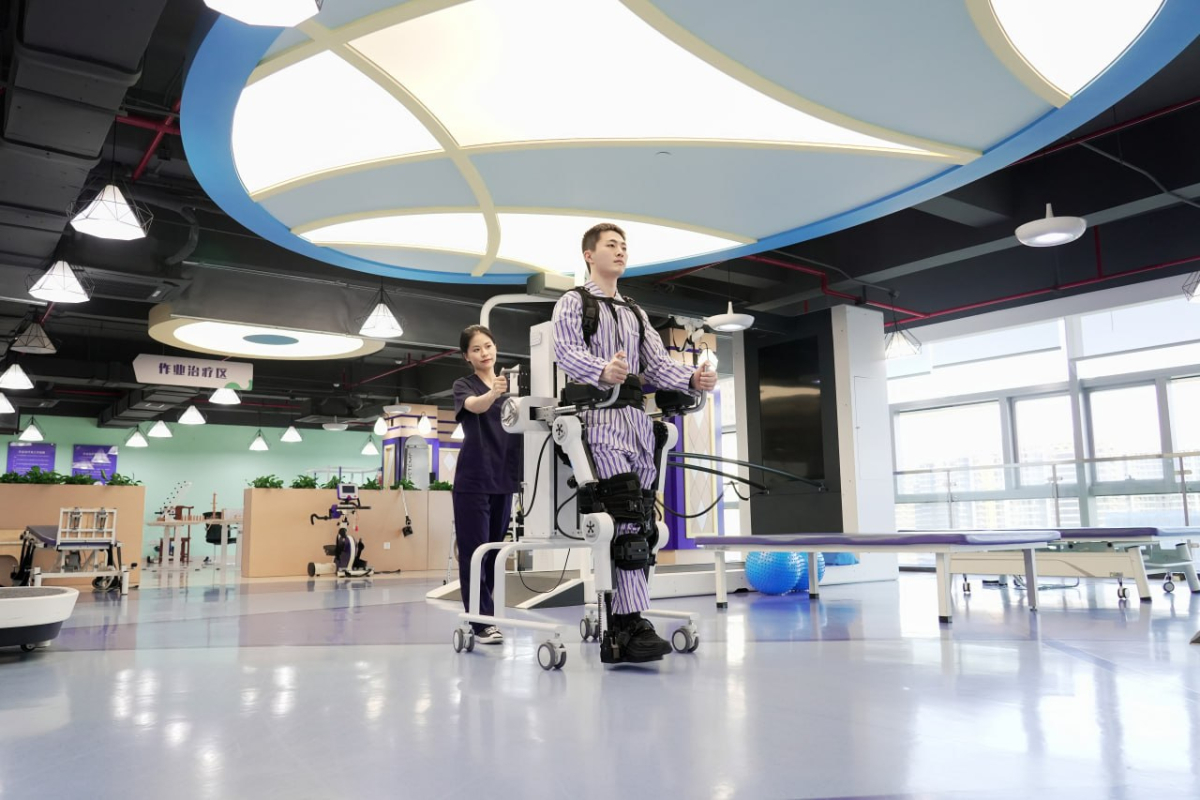 청톈커지(程天科技)의 ‘유행 외골격 로봇(悠行外骨骼机器人)’이 재활 서비스에 적용/사진=청톈커지 홈페이지