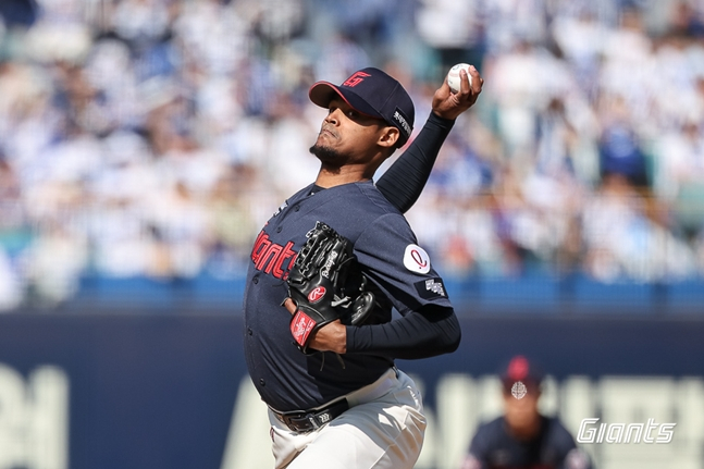 5이닝 무실점한 로드리게스. /사진=롯데 자이언츠