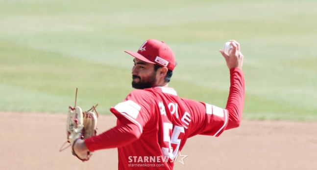 SSG 우완투수 화이트가 28일 인천SSG랜더스필드에서 열리는 2026 프로야구 SSG랜더스와 KIA타이거즈 개막경기에서 선발로 나서 역투하고 있다. /사진=강영조 선임기자