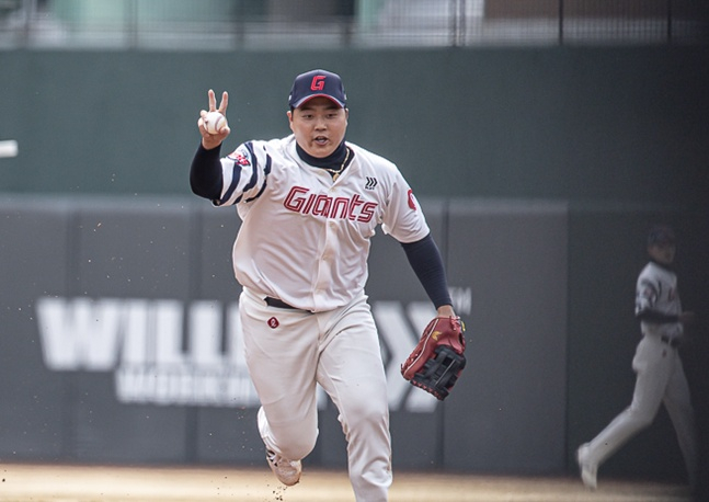 지난 12일 KT전에서 수비하는 한동희. /사진=롯데 자이언츠