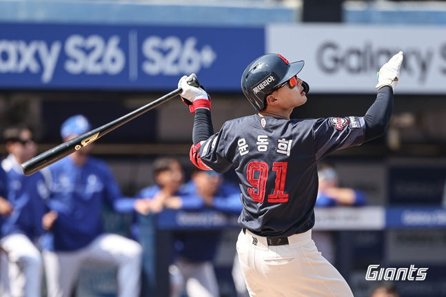 윤동희의 홈런 타격 장면. /사진=롯데 자이언츠