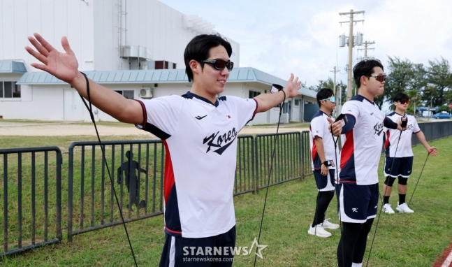 지난 1월 사이판 캠프에서 몸을 만들고 있는 원태인. /사진=강영조 선임기자