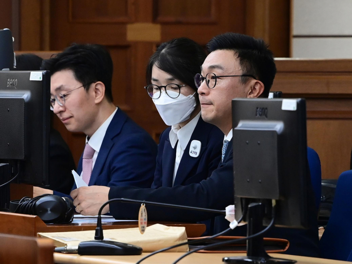 도이치모터스 주가조작과 명태균 공천개입, 통일교 청탁·뇌물 수수 의혹 혐의 등으로 구속기소 된 김건희 여사가 지난해 9월24일 오후 서울 서초구 서울중앙지방법원에서 열린 첫 재판에 출석해 있다. /사진=뉴시스