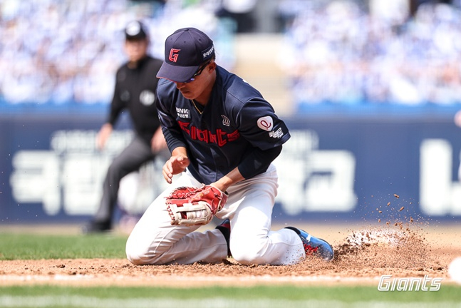 29일 삼성전에서 수비를 하고 있는 노진혁. /사진=롯데 자이언츠