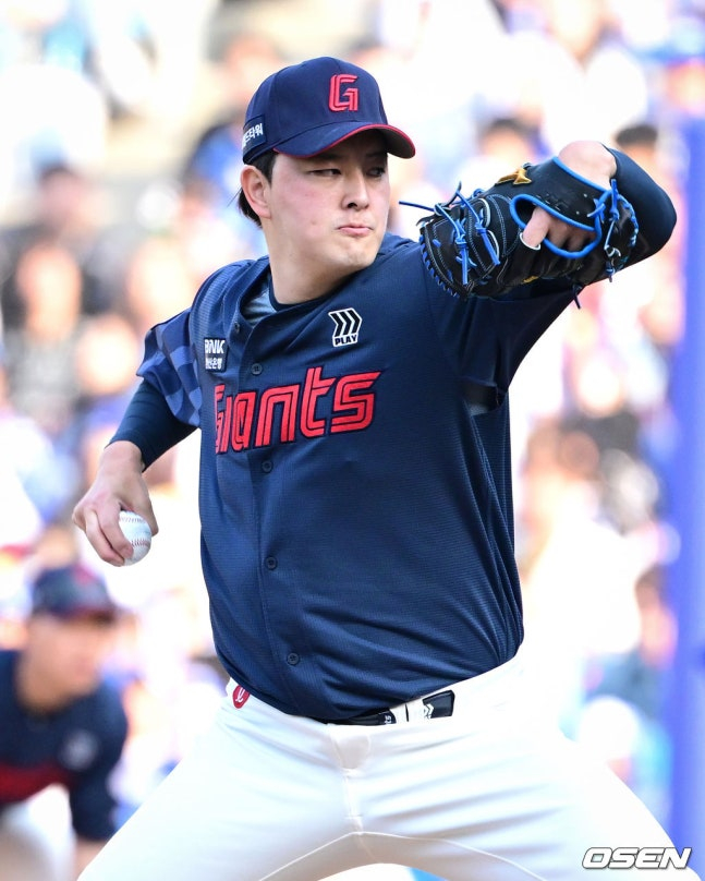 28일 9회에 마운드에 오른 김원중.