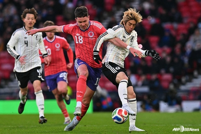 이토 준야(오른쪽)의 29일(한국시간) 스코틀랜드 글래스고의 햄던 파크에서 열린 3월 A매치 평가전 도중. /AFPBBNews=뉴스1