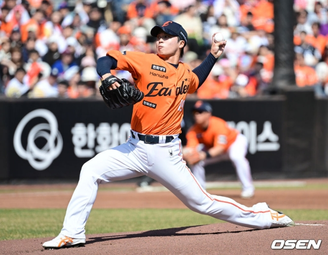 왕옌청이 키움전에서 역투를 펼치고 있다.