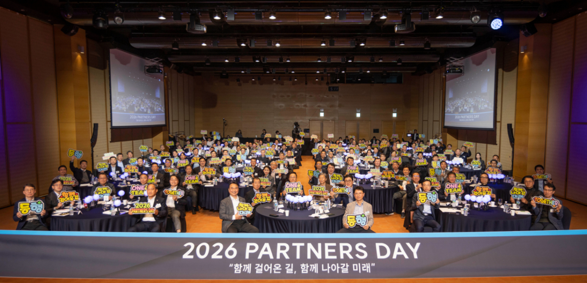지난 27일 경기도 화성시 롤링힐스 호텔에서 현대트랜시스가 120여개 협력사 대표들을 초청해 '2026년 파트너스 데이'를 개최하고 있다. /사진제공=현대트랜시스
