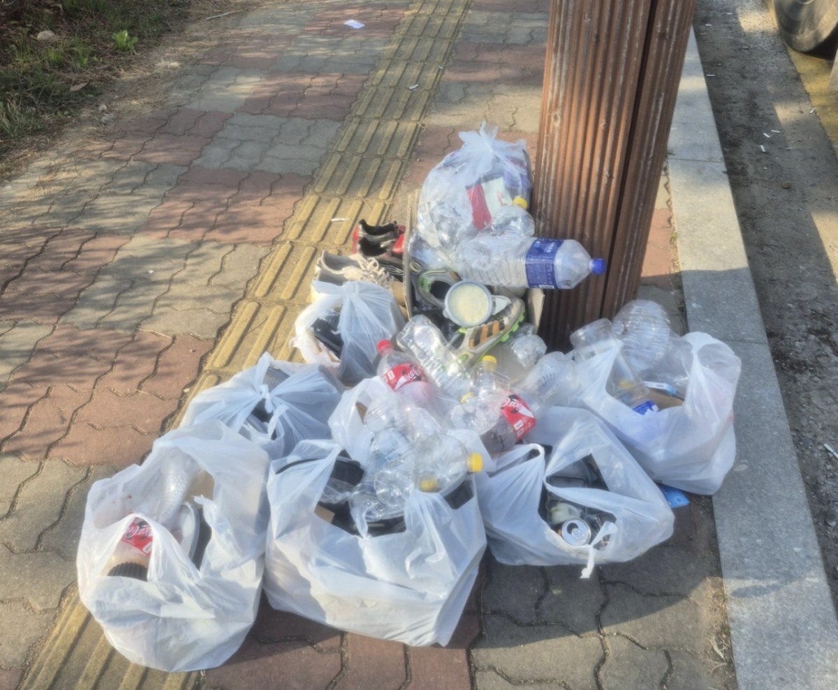 짜장면 21그릇을 회수하기 위해 간 기사가 찍은 사진/사진=A씨 제공