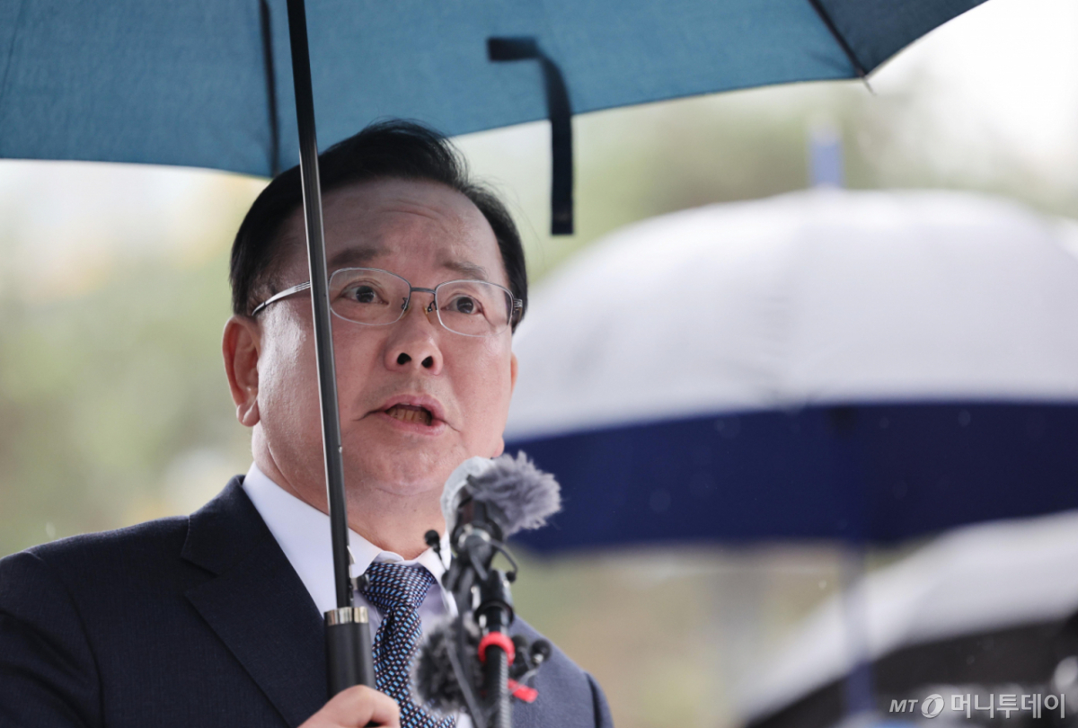 [대구=뉴시스] 이무열 기자 = 김부겸 전 국무총리가 30일 대구 중구 2·28기념중앙공원에서 6·3 지방선거 대구시장 출마 선언을 하고 있다. 2026.03.30. lmy@newsis.com /사진=이무열