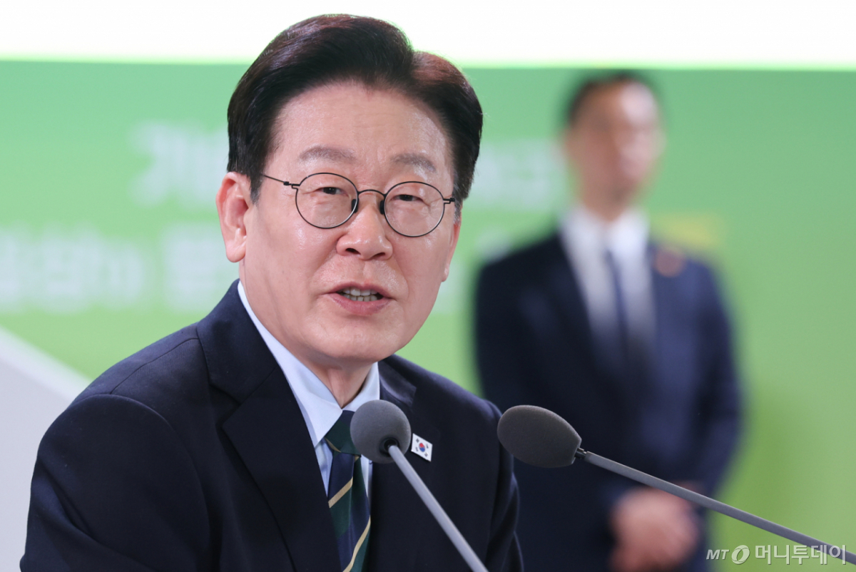 [제주=뉴시스] 최동준 기자 = 이재명 대통령이 30일 제주 한라대학교에서 열린 '제주의 마음을 듣다' 타운홀 미팅에서 발언하고 있다. 2026.03.30. photocdj@newsis.com /사진=