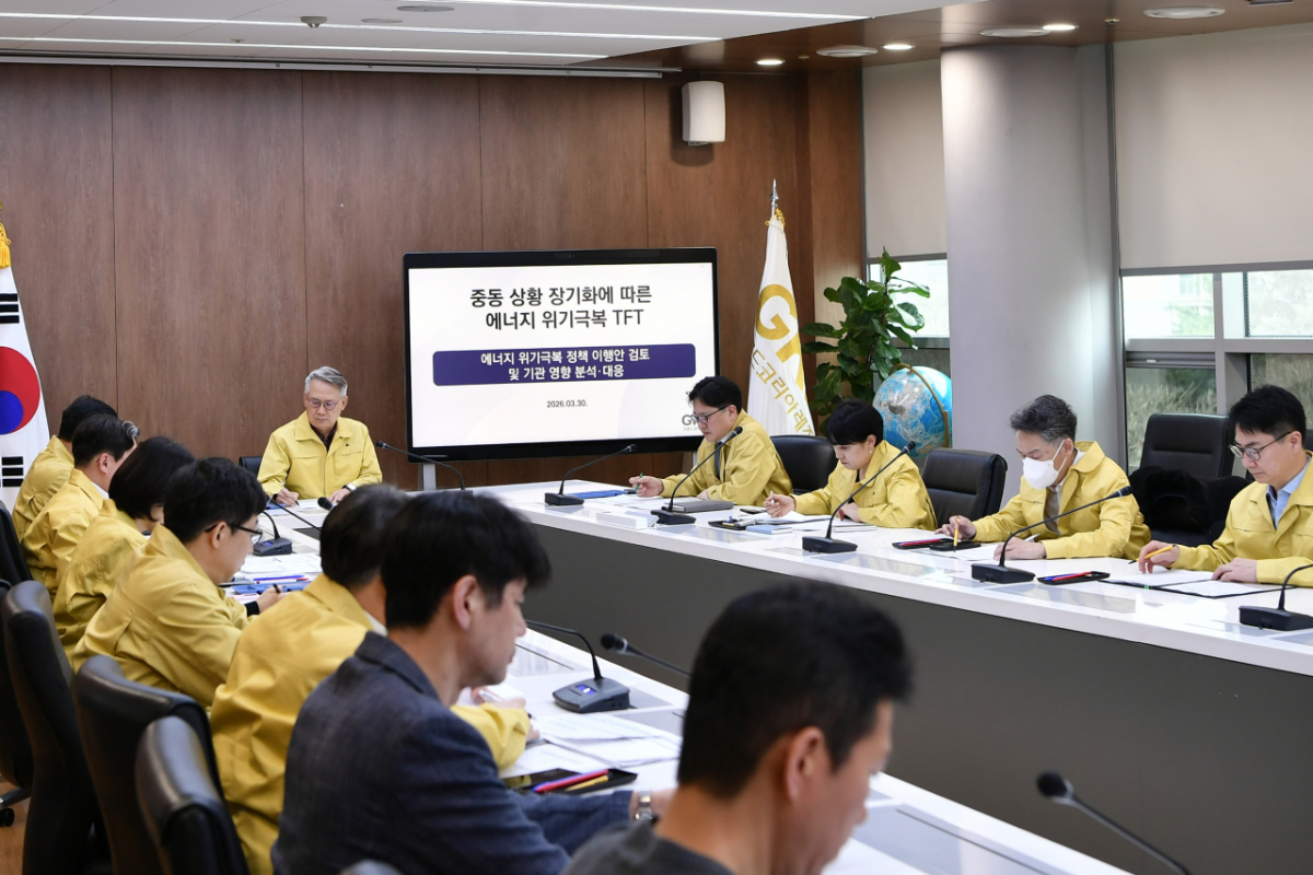 GKL이 윤두현 사장 주재로 에너지 위기 극복을 위한 회의를 진행하고 있다./사진제공=GKL