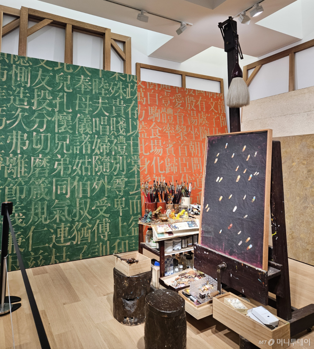 서울 종로구 평창동 김창열 작가의 자택 내 작업실./사진=정세진 기자