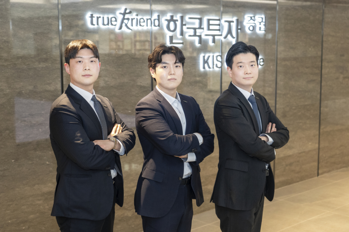 (왼쪽부터)이홍준(31) 한국투자증권 평촌PB센터 대리, 김형민(32) 건대역지점 대리, 안용찬(32) 서초PB센터 대리/사진=한국투자증권