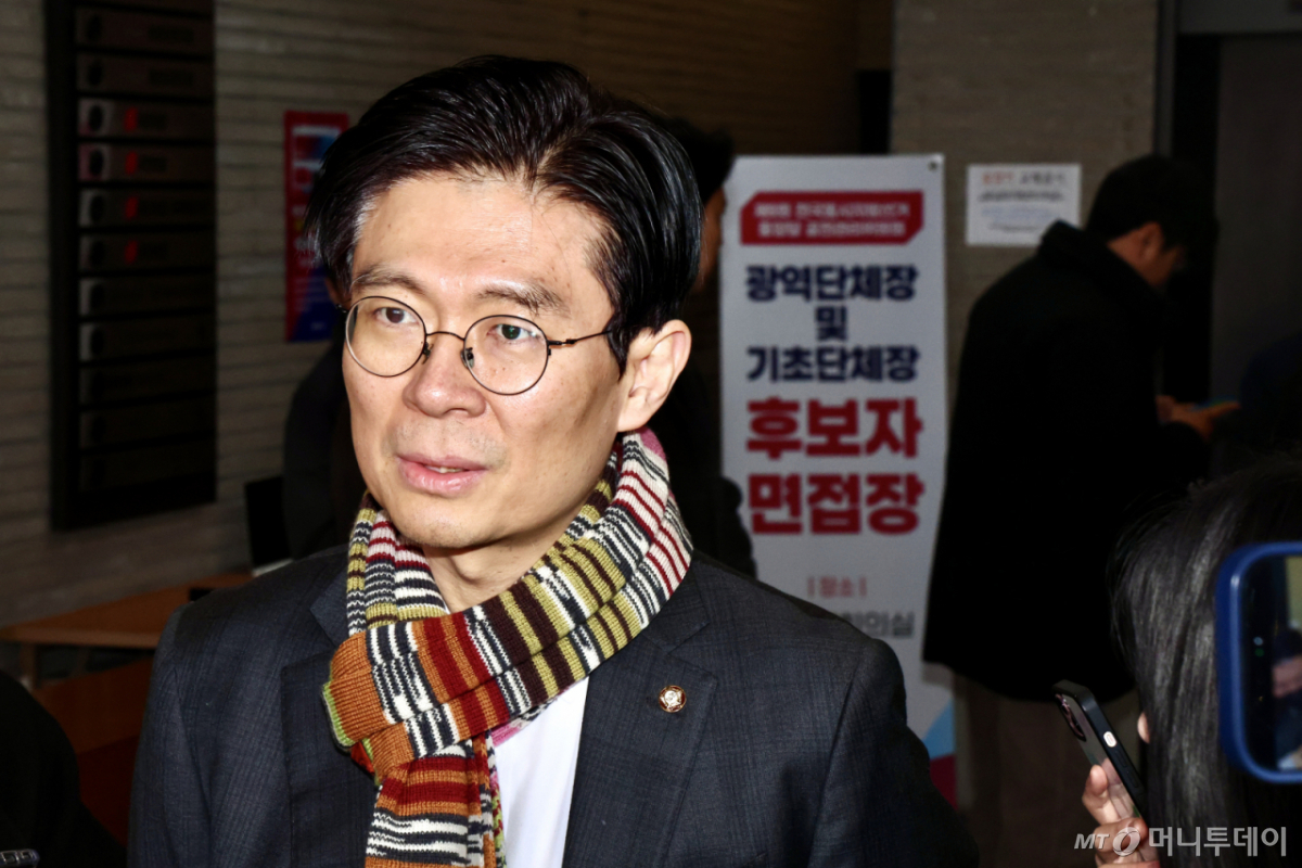 [서울=뉴시스] 김명년 기자 = 조정훈 국민의힘 인재영입위원장이 13일 오전 서울 여의도 중앙당사에서 이정현 공천관리위원장 사퇴 관련 입장을 밝히고 있다. 2026.03.13. kmn@newsis.com /사진=김명년