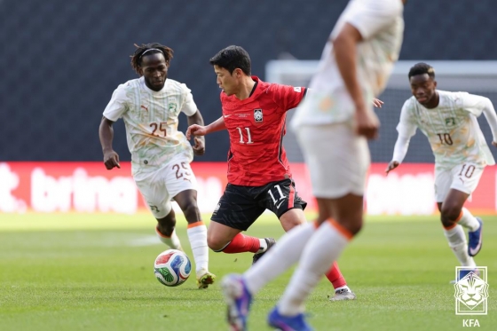 황희찬(가운데). /사진=대한축구협회 제공