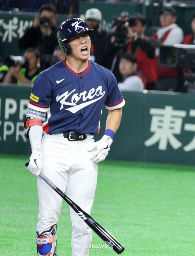 지난 8일 일본전에서 아쉬워하는 김혜성. /사진=강여조 선임기자