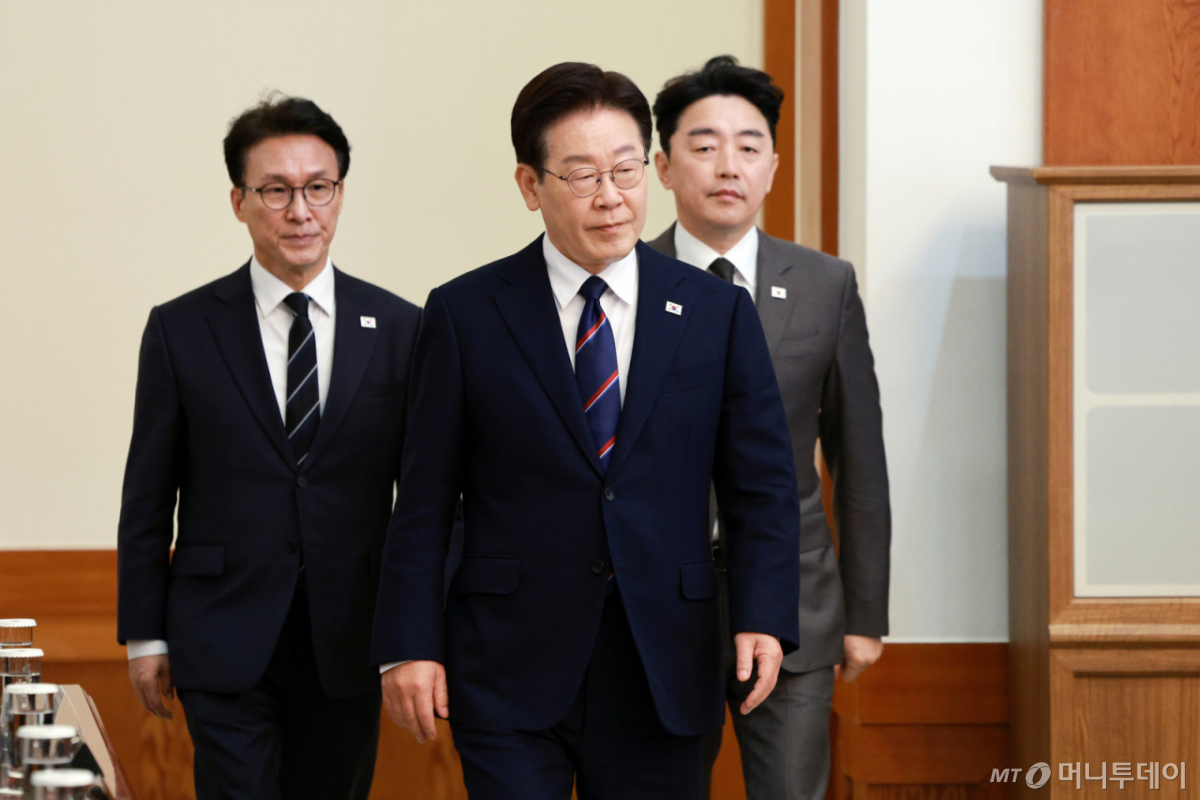 (서울=뉴스1) 허경 기자 = 이재명 대통령이 31일 청와대에서 열린 국무회의에 입장하고 있다. (청와대통신사진기자단) 2026.3.31/뉴스1  Copyright © 뉴스1. All rights reserved. 무단 전재 및 재배포,  AI학습 이용 금지. /사진=(서울=뉴스1) 허경 기자