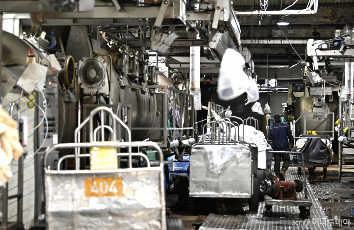 경기 안산시 반월공단의 한 섬유공장 모습. 2026.03.31. jtk@newsis.com /사진=김종택