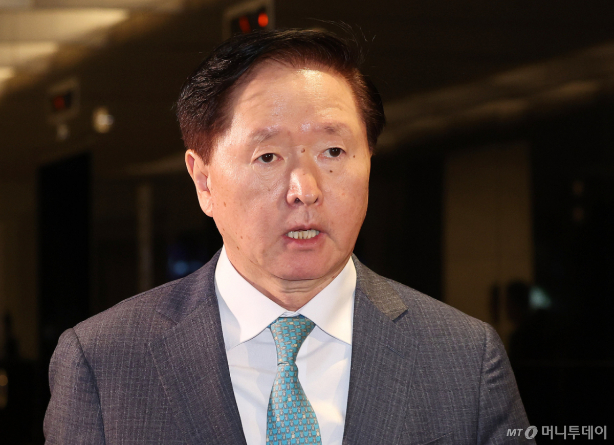 (서울=뉴스1) 박지혜 기자 = 우기홍 대한항공 부회장이 9일 서울 중구 대한상공회의소에서 열린 청와대-10대 그룹 사장단과 비공개 간담회에 참석하기 위해 회의장으로 향하고 있다. 2026.1.9/뉴스1 Copyright © 뉴스1. All rights reserved. 무단 전재 및 재배포, AI학습 이용 금지. /사진=(서울=뉴스1) 박지혜 기자