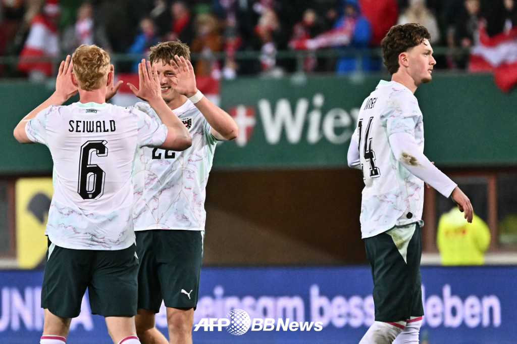 지난 28일 가나와의 평가전에서 골을 넣은 뒤 기뻐하고 있는 오스트리아 대표팀 선수들. /AFPBBNews=뉴스1