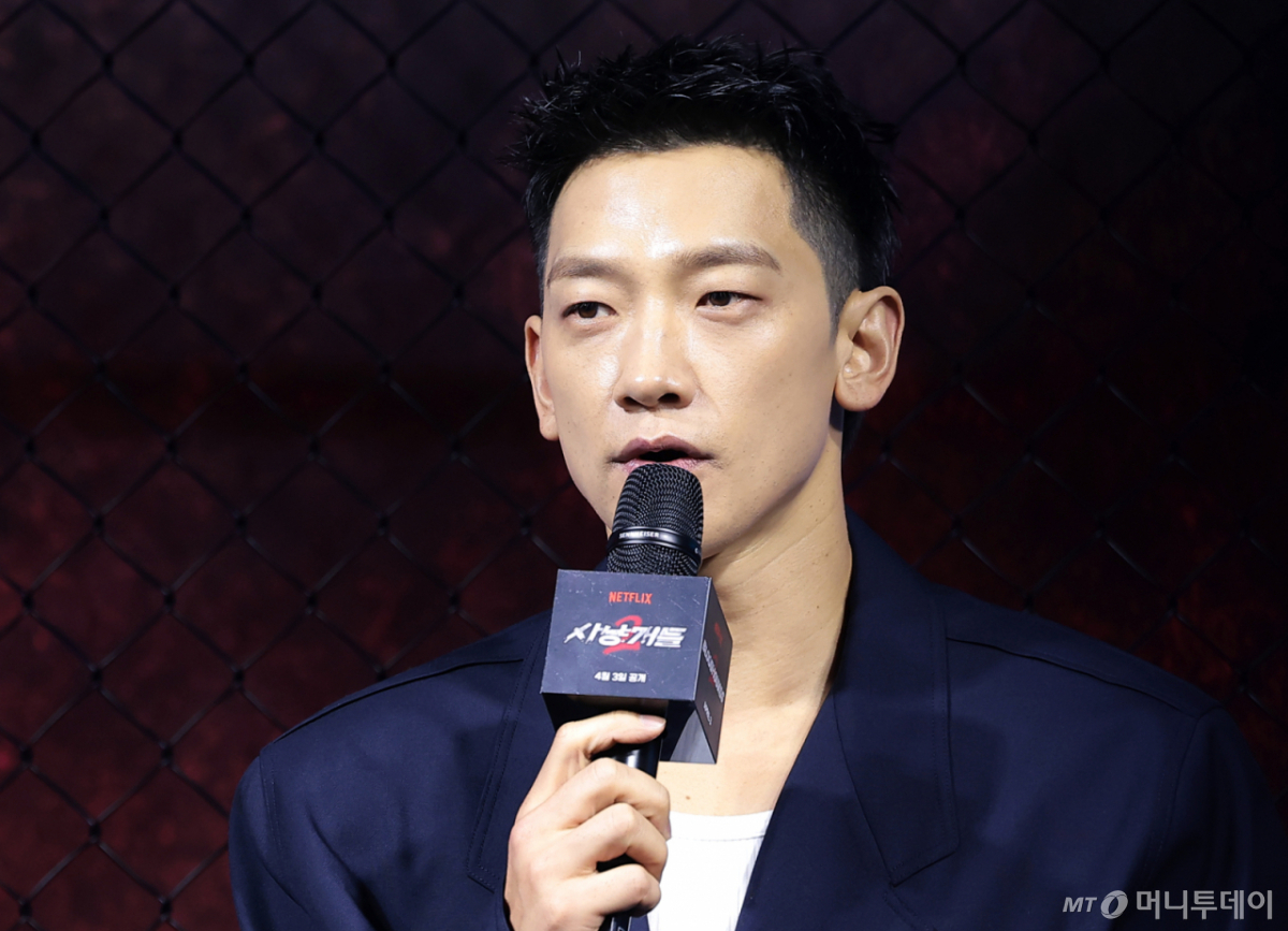  배우 정지훈(비)이 31일 오전 서울 중구 앰배서더 서울 풀만 호텔에서 열린 ‘사냥개들’ 시즌 2 제작발표회에서 포즈를 취하고 있다. /사진=뉴스1