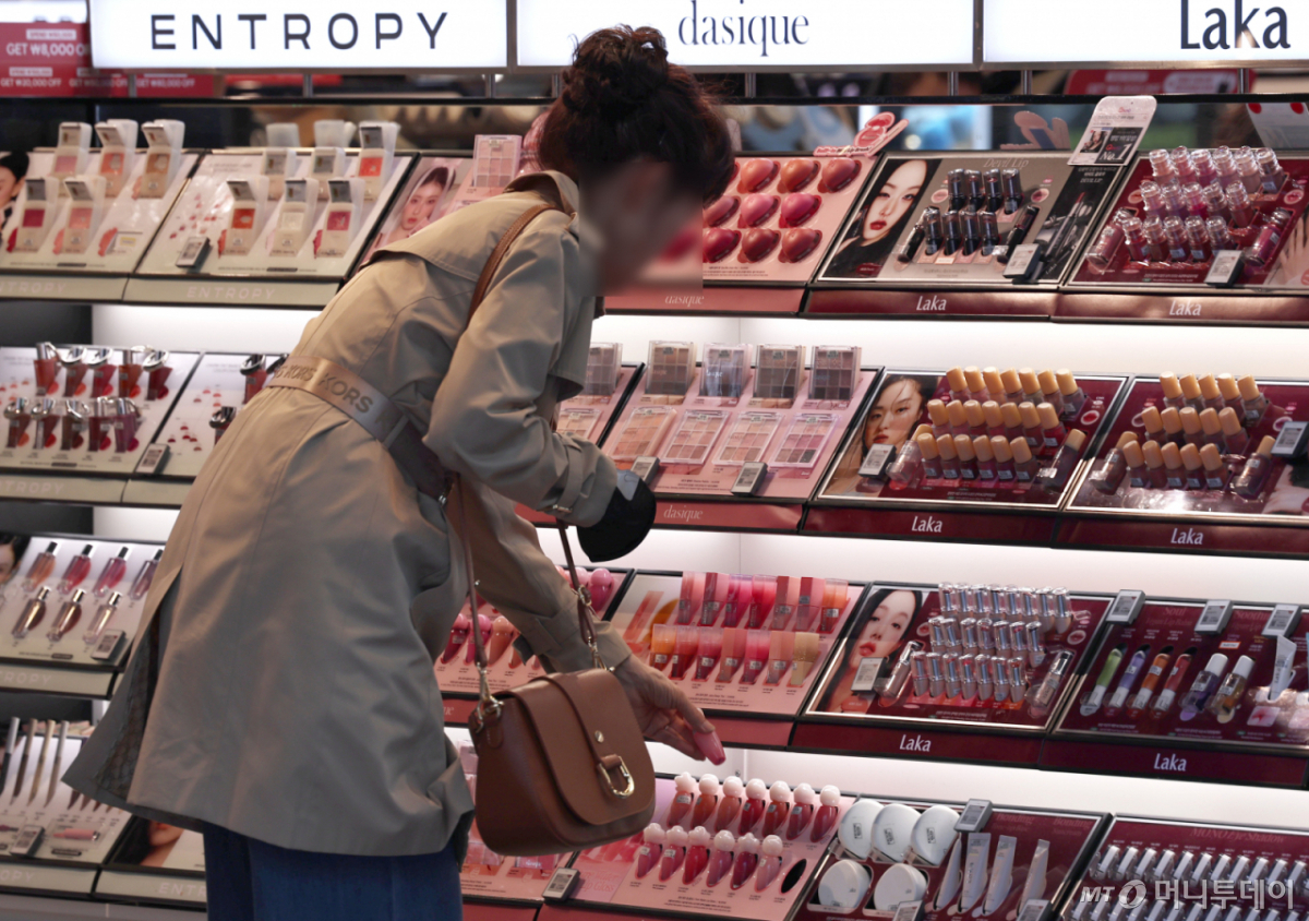 서울의 한 화장품 매장. /사진=뉴스1. /사진=(서울=뉴스1) 구윤성 기자