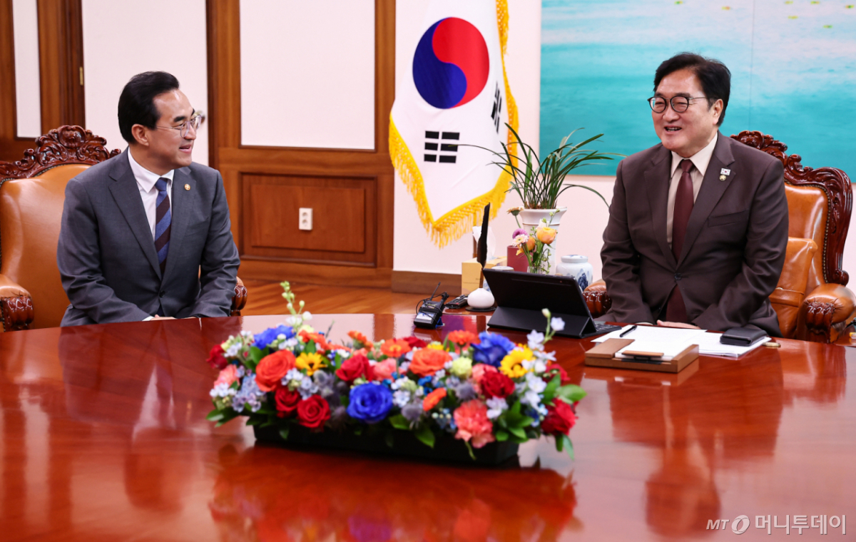 (서울=뉴스1) 김도우 기자 = 우원식 국회의장이 31일 서울 여의도 국회에서 박홍근 기획예산처 장관을 접견하고 있다. 2026.3.31/뉴스1 Copyright © 뉴스1. All rights reserved. 무단 전재 및 재배포, AI학습 이용 금지. /사진=(서울=뉴스1) 김도우 기자