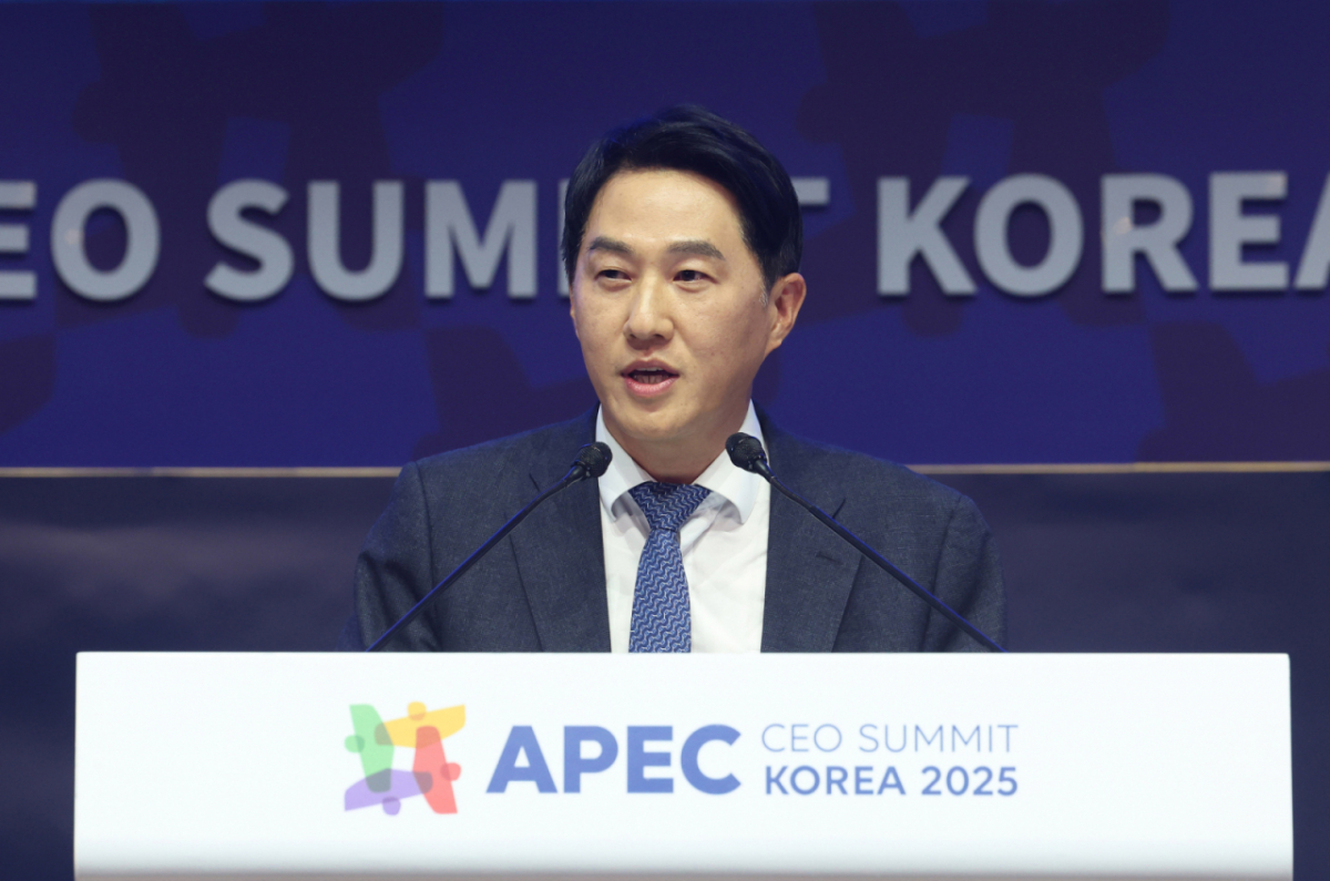 오경석 두나무 사장이 지난해 10월29일 경북 경주예술의전당에서 열린 아시아태평양경제협력체(APEC) CEO 써밋에서 ‘디지털 화폐와 국제 금융시장의 미래’를 주제로 연설하고 있다. /사진=공동취재