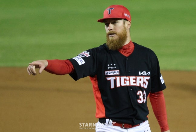 2026 신한 SOL KBO 리그 LG 트윈스 대 KIA 타이거즈 경기가 31일 서울 잠실야구장에서 열렸다. KIA 선발 올러가 마운드에 올라 투구하는 과정에서 어필을 하고 있다. /사진=김진경 대기자