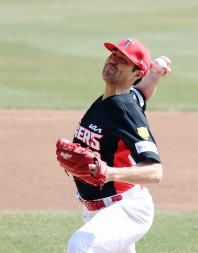 네일이 28일 인천 SSG 랜더스전에서 역투하고 있다. /사진=강영조 선임기자