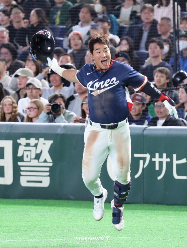호주전서 희생플라이를 친 안현민. /사진=강영조 선임기자