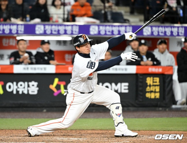 한화 노시환이 3월 31일 KT전 9회말 이날 5번째 삼진을 당하고 있다. /사진=OSEN