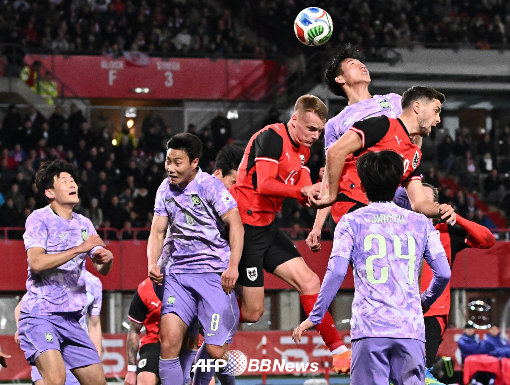 1일(한국시간) 오스트리아 빈의 에른스트 하펠 경기장에서 열리고 있는 한국과 오스트리아의 경기 모습. /AFPBBNews=뉴스1