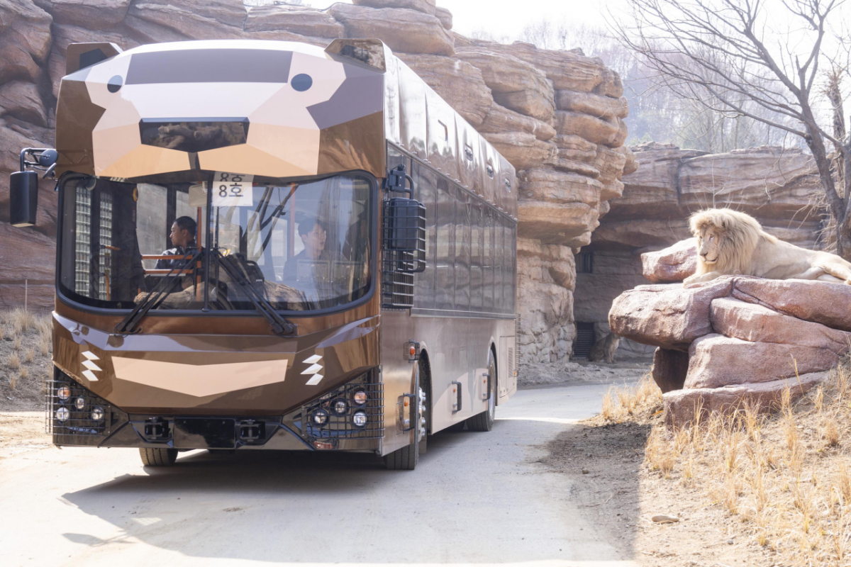 뉴 사파리월드 내 전기버스. /사진제공=에버랜드