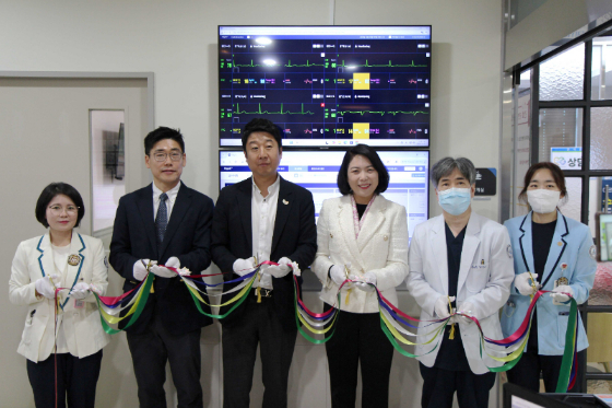 지난해 11월 동탄시티병원에 구축된 씽크 스마트병동 오픈식 기념사진 /사진=씨어스
