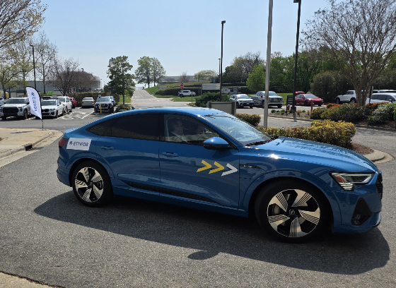 에티포스가 지난 3월 26일 미국 노스캐롤라이나에서 완성차 기업 아우디, 교통 인프라 기업 캡쉬트래픽콤과 V2X 통행료 원격 결제' 시연을 완료했다. /사진제공=에티포스