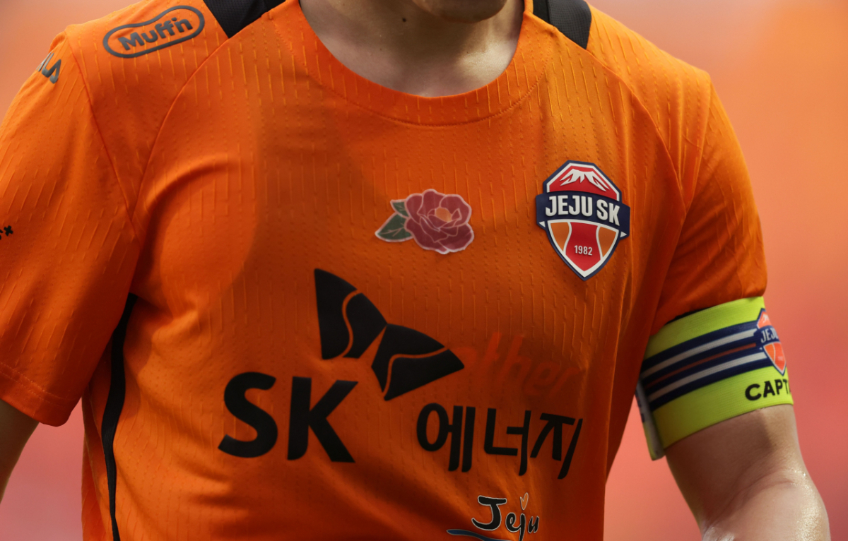 제주SK 유니폼. 가슴팍 중앙에 배치된 동백꽃. /사진=제주SK 제공