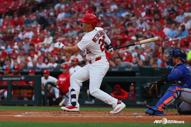 센가에게 2안타를 때려낸 웨더홀트. /AFPBBNews=뉴스1