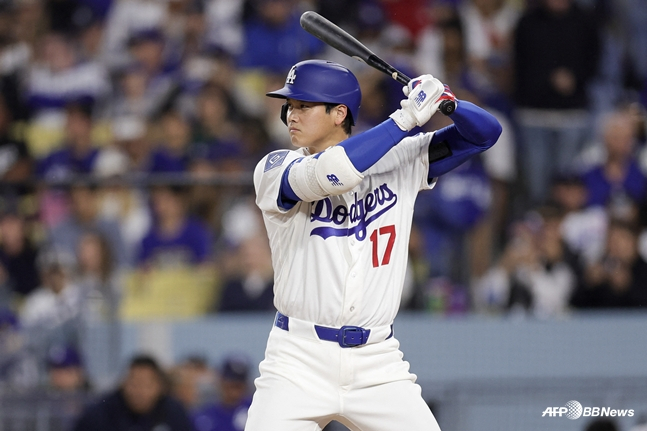 타격하는 오타니. /AFPBBNews=뉴스1