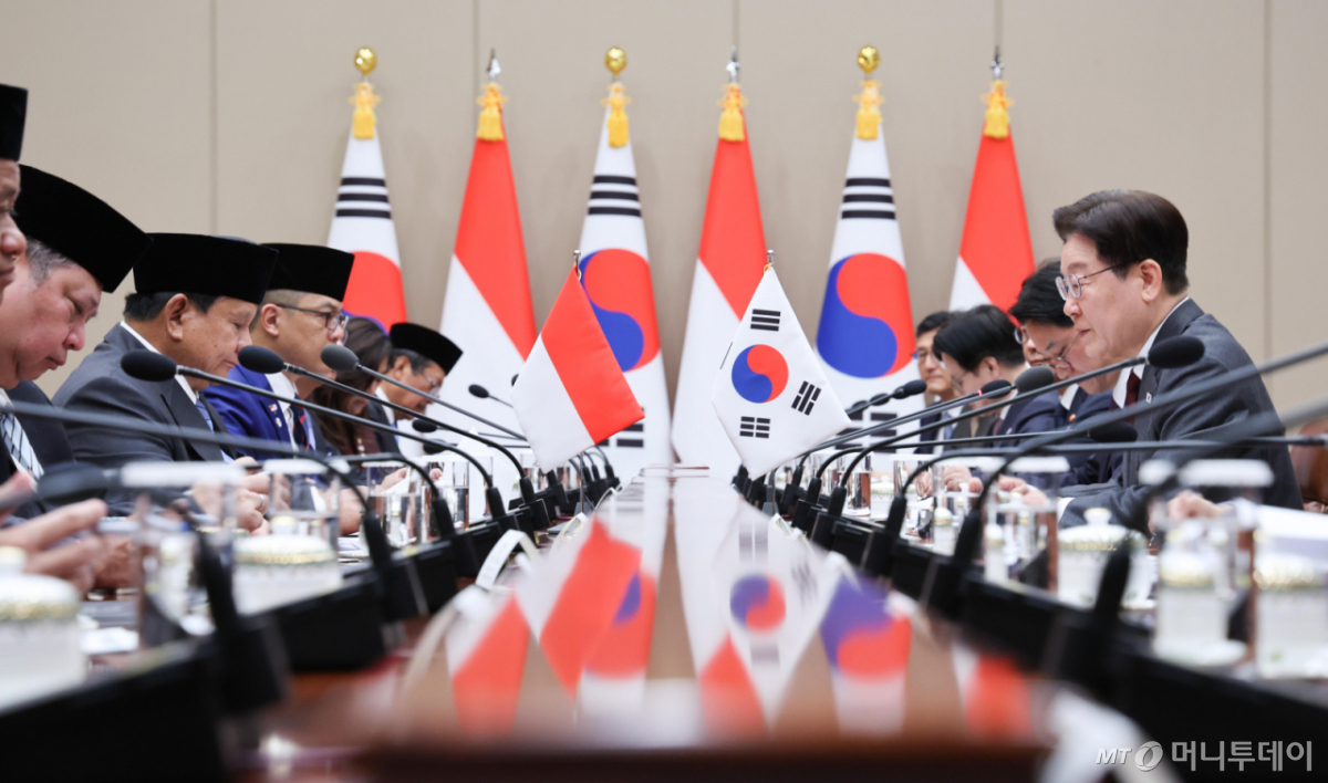 [서울=뉴시스] 고범준 기자 = 이재명 대통령이 1일 청와대에서 열린 한-인도네시아 확대 정상회담에서 발언하고 있다. 2026.04.01. bjko@newsis.com /사진=류현주