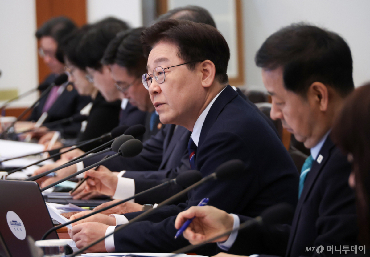 (서울=뉴스1) 이재명 기자 = 이재명 대통령이 31일 청와대에서 열린 국무회의에서 발언을 하고 있다. (청와대통신사진기자단) 2026.3.31/뉴스1 Copyright © 뉴스1. All rights reserved. 무단 전재 및 재배포, AI학습 이용 금지. /사진=(서울=뉴스1) 이재명 기자